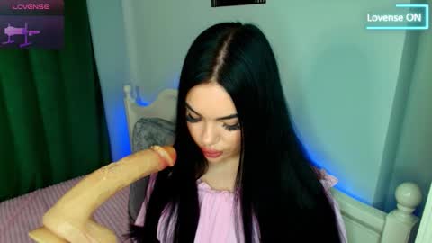 Snapshot of crazy__berry chatting on 10/31/25, 07:31 Eva online show from 10/31/25, 07:31