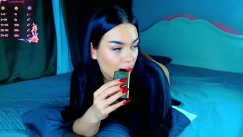 Snapshot of crazy__berry chatting on 02/15/26, 04:47 Eva online show from 02/15/26, 04:47