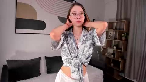 Snapshot of crazy_selfi chatting on 03/09/26, 05:11 Emma online show from 03/09/26, 05:11