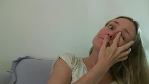 Anny online show from 12/10/24, 02:28