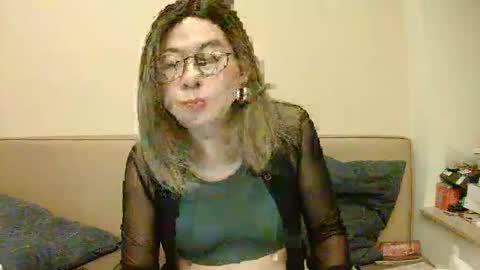 Kelly   online show from 10/19/25, 03:34