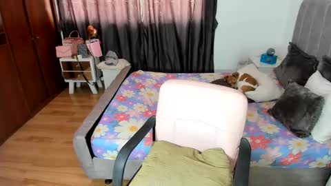 LAURA online show from 06/04/26, 02:56