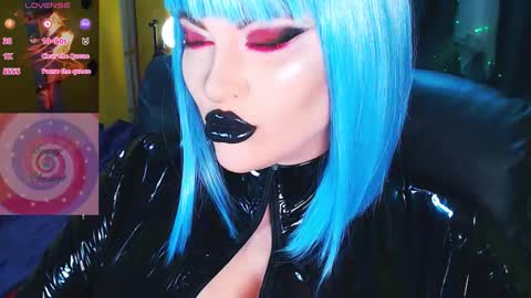 Snapshot of crazypinkyball chatting on 11/04/25, 02:38 Roxy online show from 11/04/25, 02:38