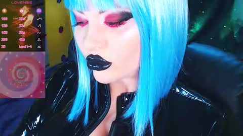 Snapshot of crazypinkyball chatting on 11/05/25, 09:20 Roxy online show from 11/05/25, 09:20