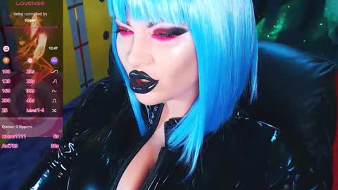 Snapshot of crazypinkyball chatting on 11/07/25, 02:28 Roxy online show from 11/07/25, 02:28