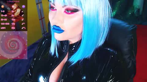 Snapshot of crazypinkyball chatting on 11/09/25, 02:15 Roxy online show from 11/09/25, 02:15