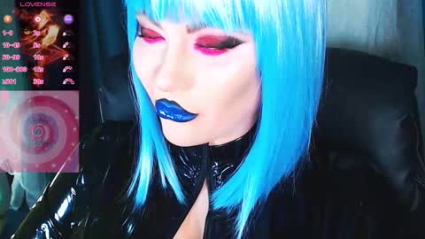 Snapshot of crazypinkyball chatting on 11/12/25, 03:23 Roxy online show from 11/12/25, 03:23