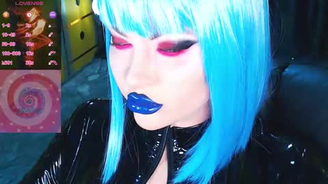 Snapshot of crazypinkyball chatting on 11/15/25, 02:35 Roxy online show from 11/15/25, 02:35