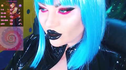 Snapshot of crazypinkyball chatting on 11/27/25, 02:08 Roxy online show from 11/27/25, 02:08