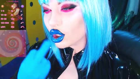 Snapshot of crazypinkyball chatting on 11/28/25, 02:42 Roxy online show from 11/28/25, 02:42