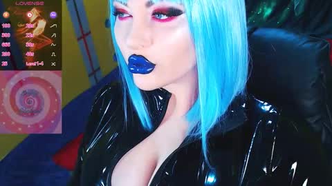 Snapshot of crazypinkyball chatting on 12/04/25, 03:21 Roxy online show from 12/04/25, 03:21