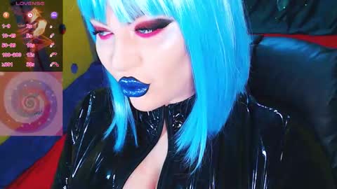 Snapshot of crazypinkyball chatting on 12/05/25, 02:14 Roxy online show from 12/05/25, 02:14