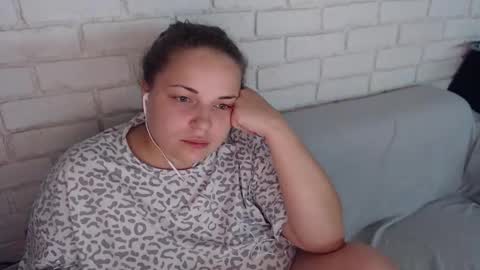 Crazyy Girl  online show from 10/21/25, 04:30