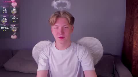 Snapshot of creamcherrystudio chatting on 10/29/25, 03:53 TheMikeSever online show from 10/29/25, 03:53