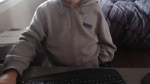 Creamormilk online show from 09/18/25, 12:40