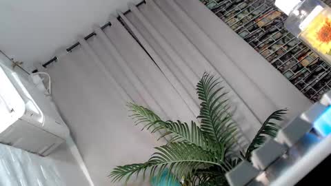 Delilah online show from 09/21/25, 08:05