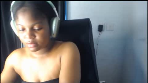 Snapshot of creamy_juicypussy chatting on 10/01/25, 08:20 Lady jasmine online show from 10/01/25, 08:20