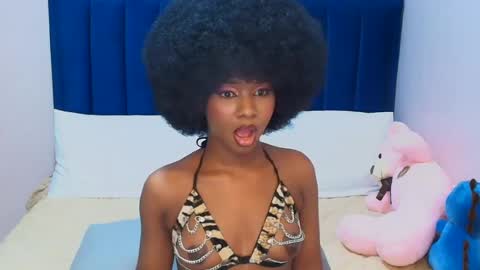 Snapshot of creamybabee chatting on 06/11/26, 04:38 queen online show from 06/11/26, 04:38