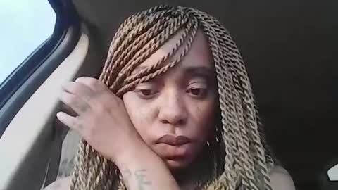 Snapshot of creamyexotica chatting on 10/16/25, 01:23 CreamyExotica online show from 10/16/25, 01:23