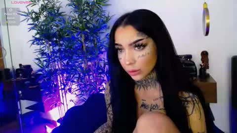 Sophie online show from 12/04/25, 07:17