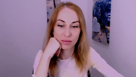 Snapshot of create_your_own_sun chatting on 09/20/25, 01:23 Lera online show from 09/20/25, 01:23