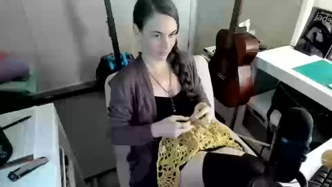 Snapshot of creature_marie chatting on 10/12/25, 01:37 Creature Marie online show from 10/12/25, 01:37