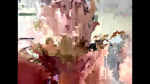 Snapshot of creeeping_death chatting on 11/19/25, 04:23 The hopeless romantic online show from 11/19/25, 04:23