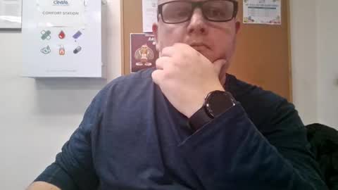 Snapshot of creeeping_death chatting on 11/23/25, 02:22 The hopeless romantic online show from 11/23/25, 02:22