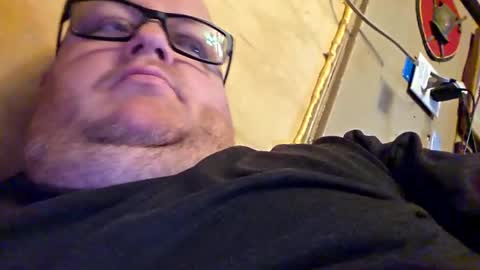 Snapshot of creeeping_death chatting on 12/15/25, 12:04 The hopeless romantic online show from 12/15/25, 12:04