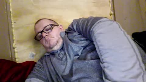 Snapshot of creeeping_death chatting on 12/16/25, 02:49 The hopeless romantic online show from 12/16/25, 02:49