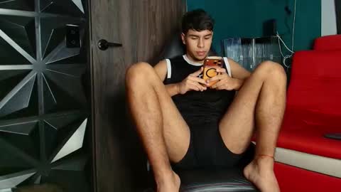 Snapshot of crh58_ chatting on 11/19/25, 09:37 crh58_ online show from 11/19/25, 09:37