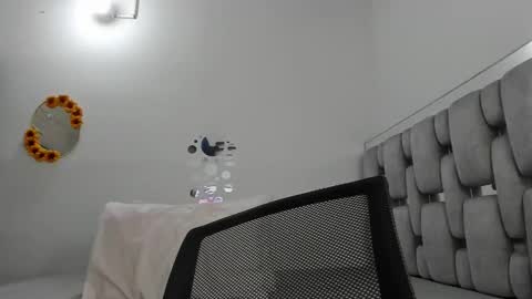 criistal_0 online show from 06/11/26, 02:53