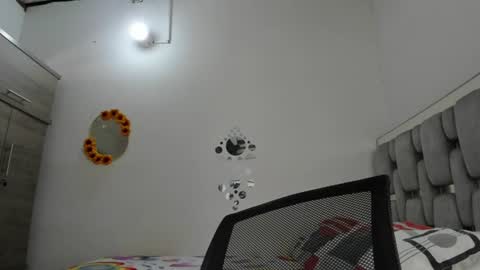 criistal_0 online show from 06/11/26, 06:39