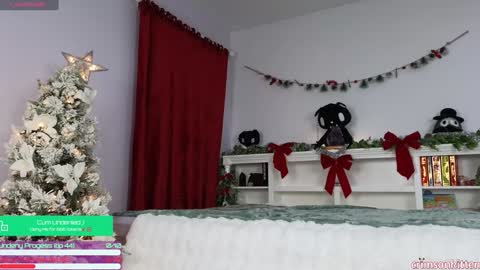 Crimson Kitten online show from 12/14/24, 05:18