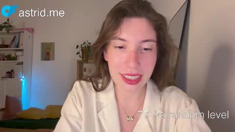 Snapshot of cringebutcute chatting on 09/27/25, 05:18 Astrid online show from 09/27/25, 05:18