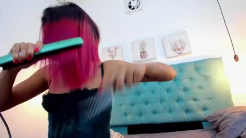 Snapshot of cris_dulce chatting on 12/14/25, 07:40 cris_dulce online show from 12/14/25, 07:40