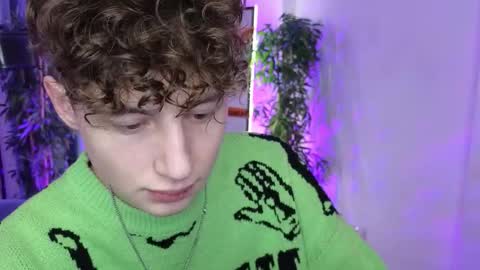 Snapshot of crisp1n chatting on 11/13/25, 03:33 Chris online show from 11/13/25, 03:33