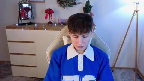 Snapshot of crisp1n chatting on 12/14/25, 03:17 Chris online show from 12/14/25, 03:17
