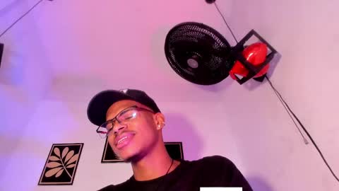 criss_zuri online show from 05/11/26, 12:00