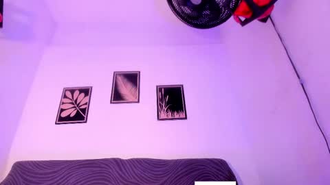 criss_zuri online show from 05/12/26, 11:40