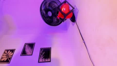 criss_zuri online show from 05/19/26, 11:49
