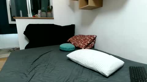 Snapshot of cristaelio chatting on 04/19/26, 03:11 Crista-Elio online show from 04/19/26, 03:11