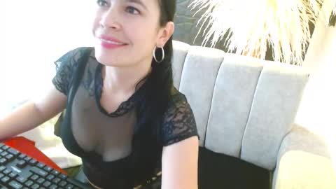 Snapshot of cristal1609 chatting on 10/10/25, 01:32 cristal1609 online show from 10/10/25, 01:32