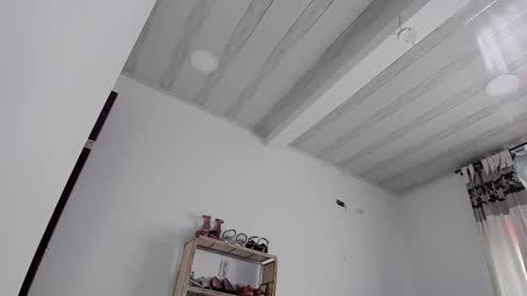 Snapshot of cristal_18xxx chatting on 12/17/25, 12:33 Cristal online show from 12/17/25, 12:33