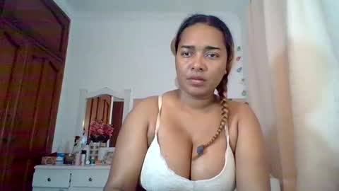 Snapshot of cristal_blanco chatting on 12/18/24, 01:37 cristal online show from 12/18/24, 01:37