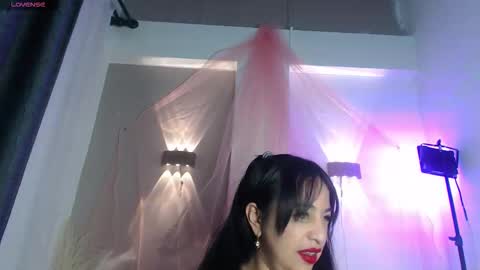 Snapshot of cristal_coopeer chatting on 11/10/25, 08:08 Cristal yours Milf online show from 11/10/25, 08:08