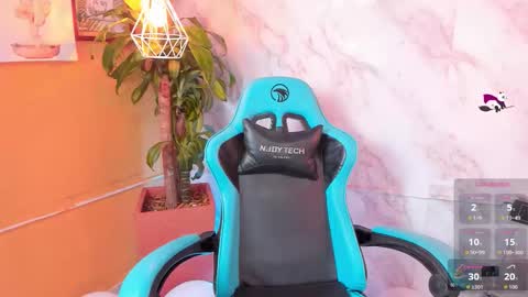 Snapshot of cristal_herrera chatting on 11/04/25, 04:33 Cristal online show from 11/04/25, 04:33