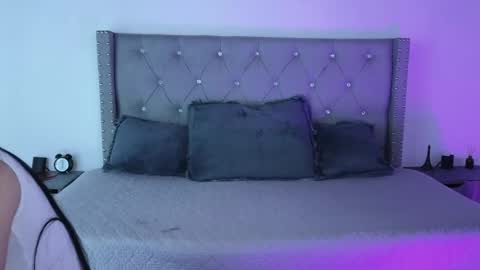  Alejandra from Wednesday to Saturday from 1000 pm to 400 am Colombian hour online show from 04/29/26, 11:00