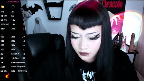 Snapshot of cristal_kosh chatting on 11/11/25, 09:59 Cris online show from 11/11/25, 09:59
