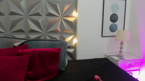 Snapshot of cristal_rosee11 chatting on 06/03/26, 12:30 Cristal online show from 06/03/26, 12:30